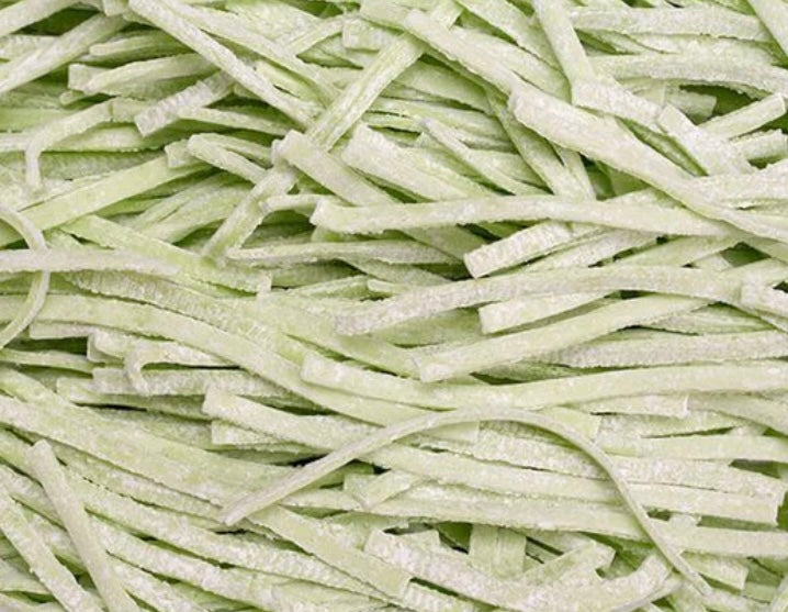 Big League Chew Swingin’ Sour Apple Shredded Bubble Gum Close-Up